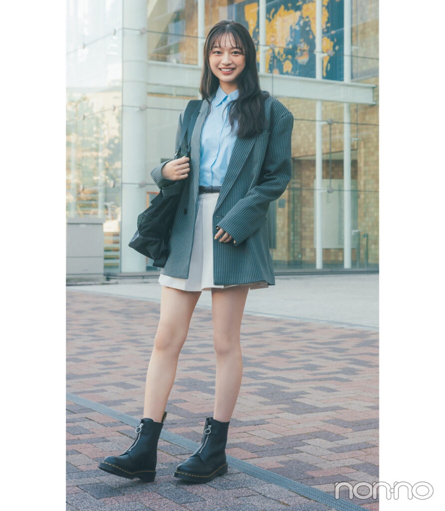 大学生のジャケット＆ミニスカの鉄板通学コーデ