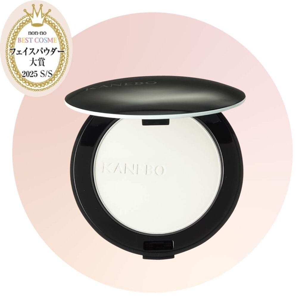 フェイスパウダー大賞は、KANEBOクリスタライズドフィックスパウダー 01【2025上半期べスコス】
