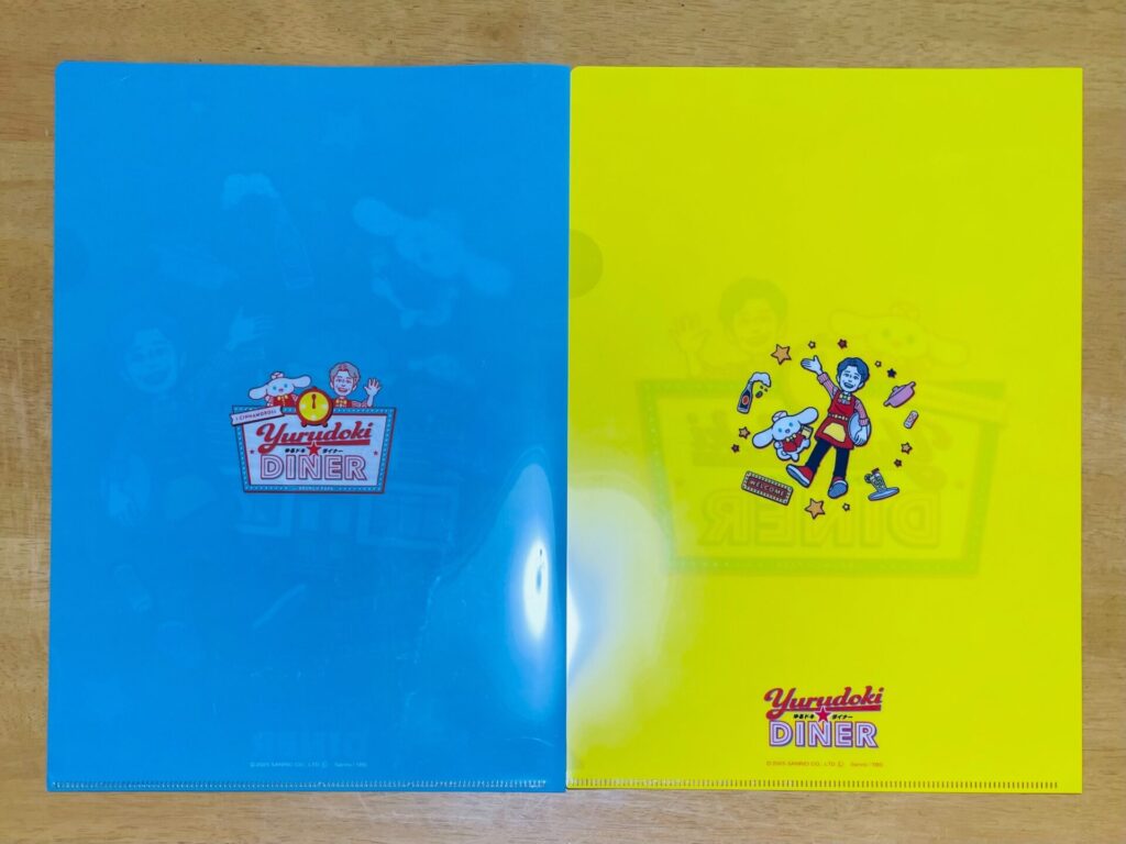 シナモンと安田さんのクリアファイルの裏側の画像です。