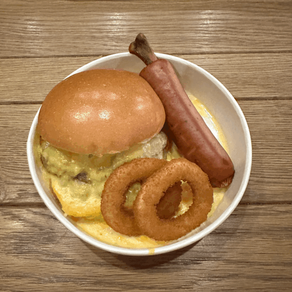 チーズバーガーと骨付きソーセージ