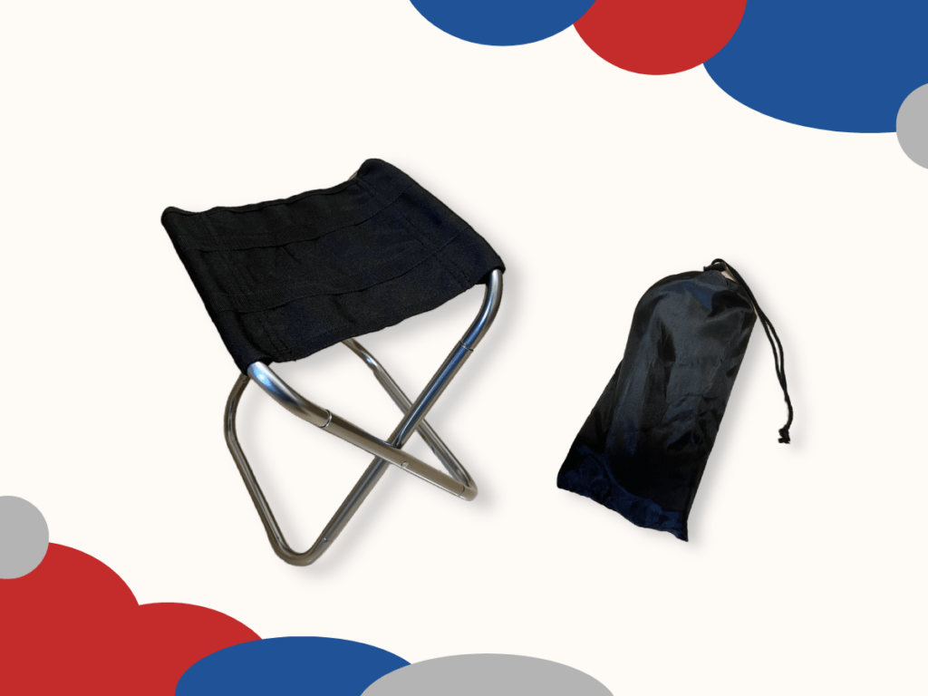 万博　持ち物　折りたたみ椅子の写真