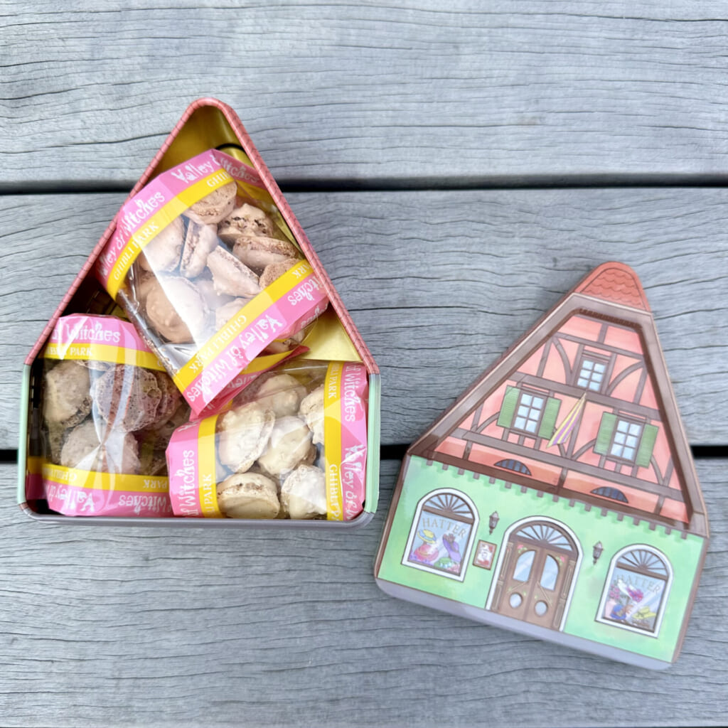 ジブリパーク「魔女の家」のショップ「13人の魔女団」で買えるおすすめオリジナルグッズやお土産:ハウス缶/ハッター帽子店 マカロンクッキー