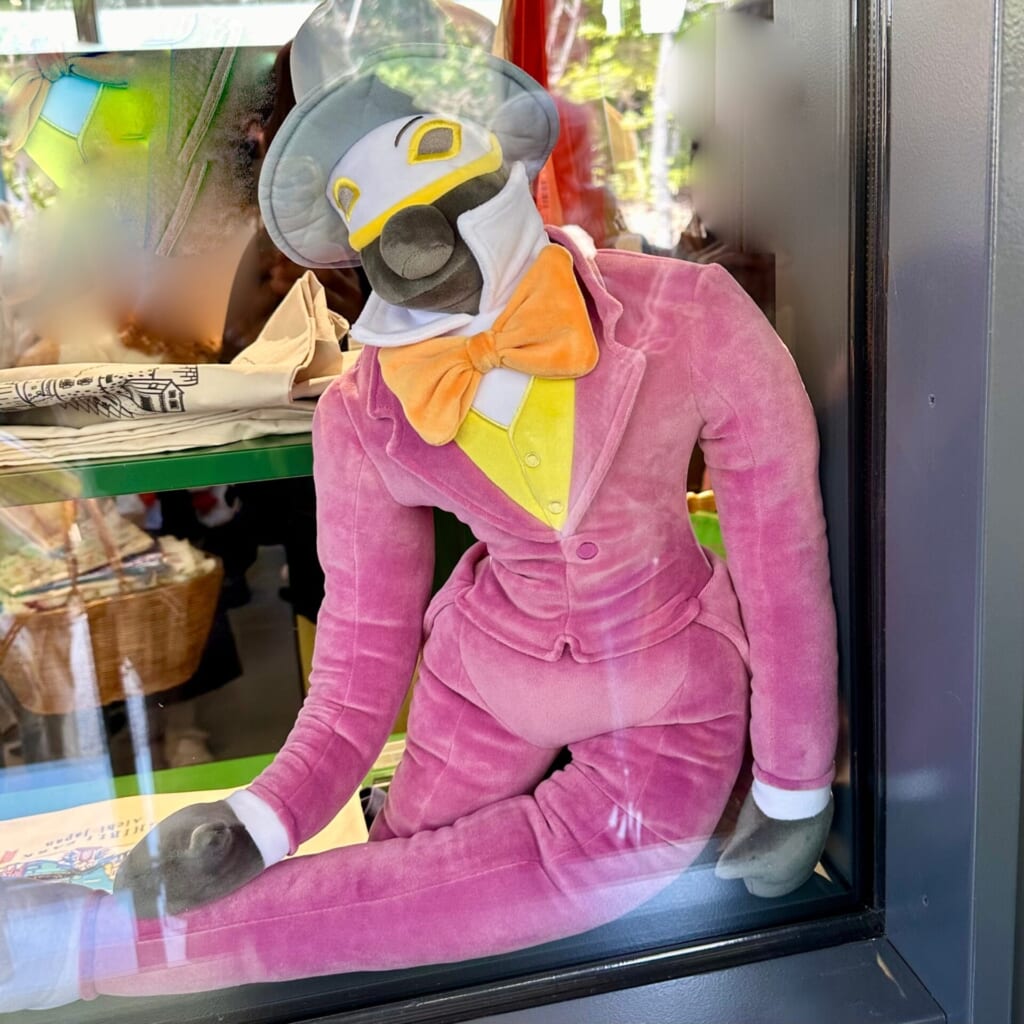 ジブリパーク「魔女の家」のショップ「13人の魔女団」で買えるおすすめオリジナルグッズやお土産:ゴム人間のぬいぐるみ