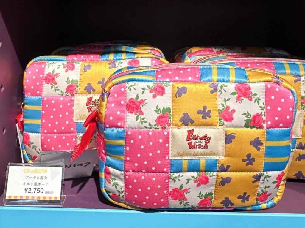 ジブリパーク「魔女の家」のショップ「13人の魔女団」で買えるおすすめオリジナルグッズやお土産:『アーヤと魔女』のキルティングポーチ