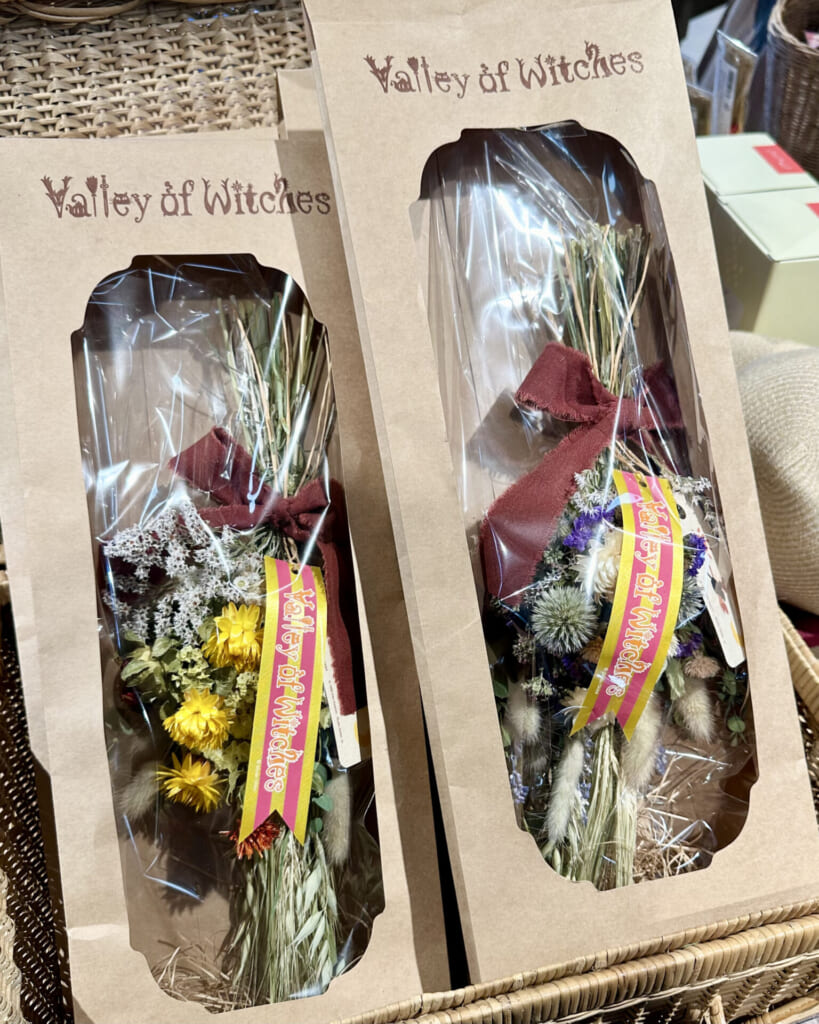 ジブリパーク「魔女の家」のショップ「13人の魔女団」で買えるおすすめオリジナルグッズやお土産:コキリさんのドライフラワー花束 スワッグ