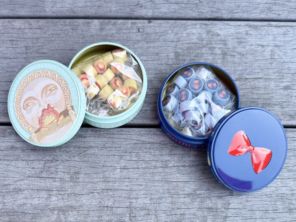 ジブリパーク「魔女の家」のショップ「ハッター帽子店」1階で買えるおすすめオリジナルグッズやお土産:キャンディ缶と中身