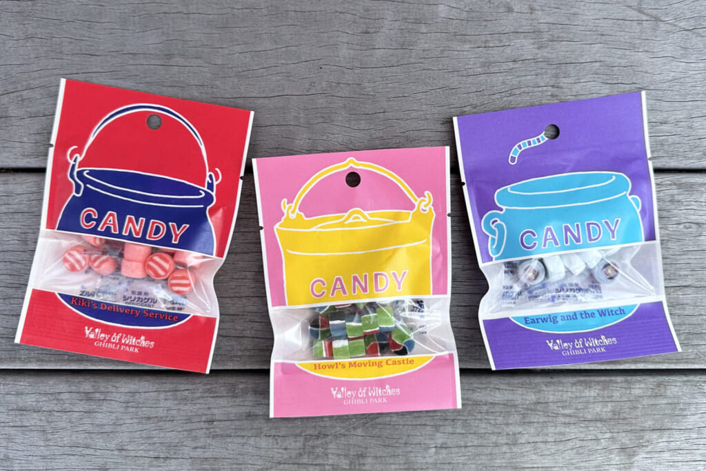ジブリパーク「魔女の家」のショップ「ハッター帽子店」1階で買えるおすすめオリジナルグッズやお土産:キャンディ袋と中身