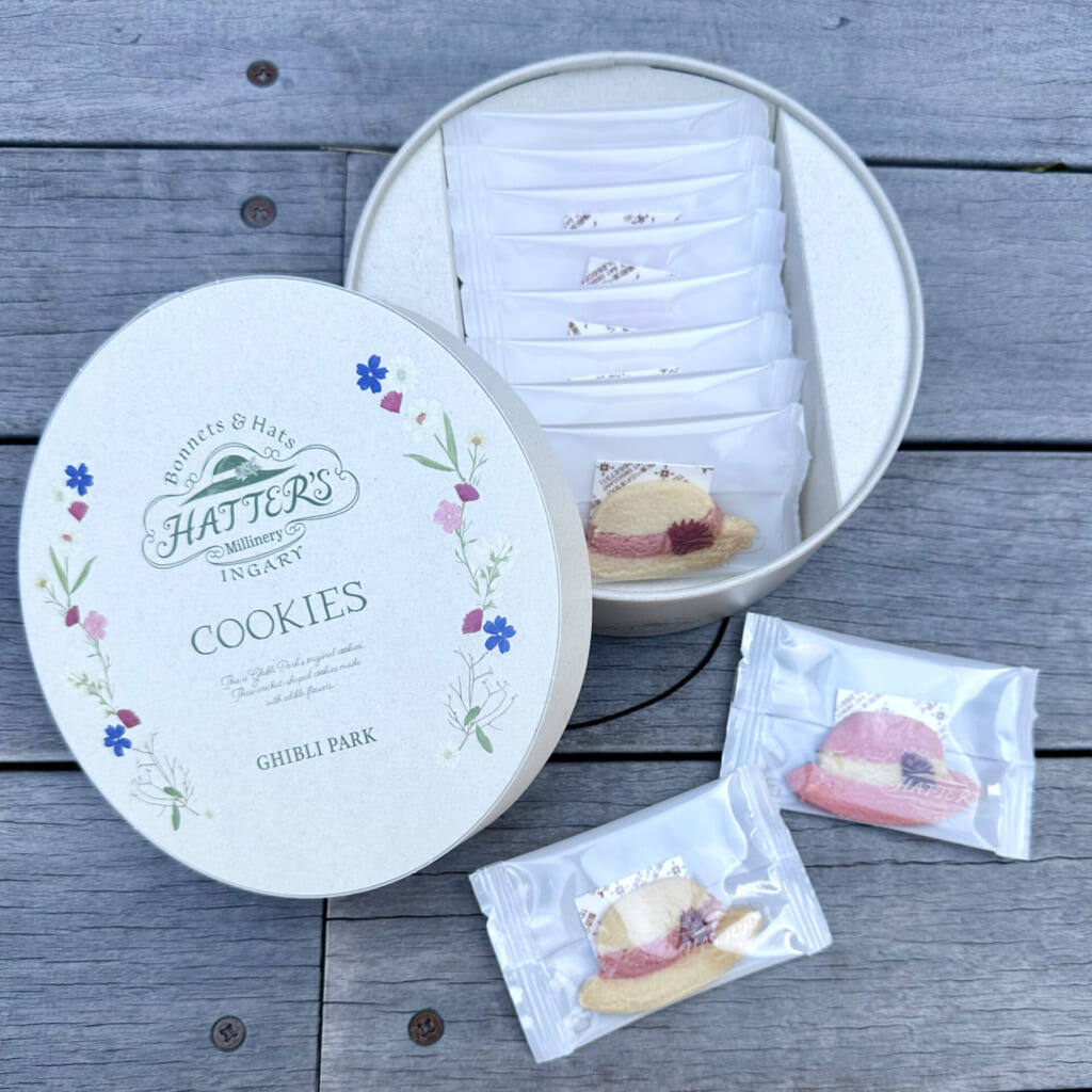 ジブリパーク「魔女の家」のショップ「ハッター帽子店」1階で買えるおすすめオリジナルグッズやお土産:帽子型クッキー