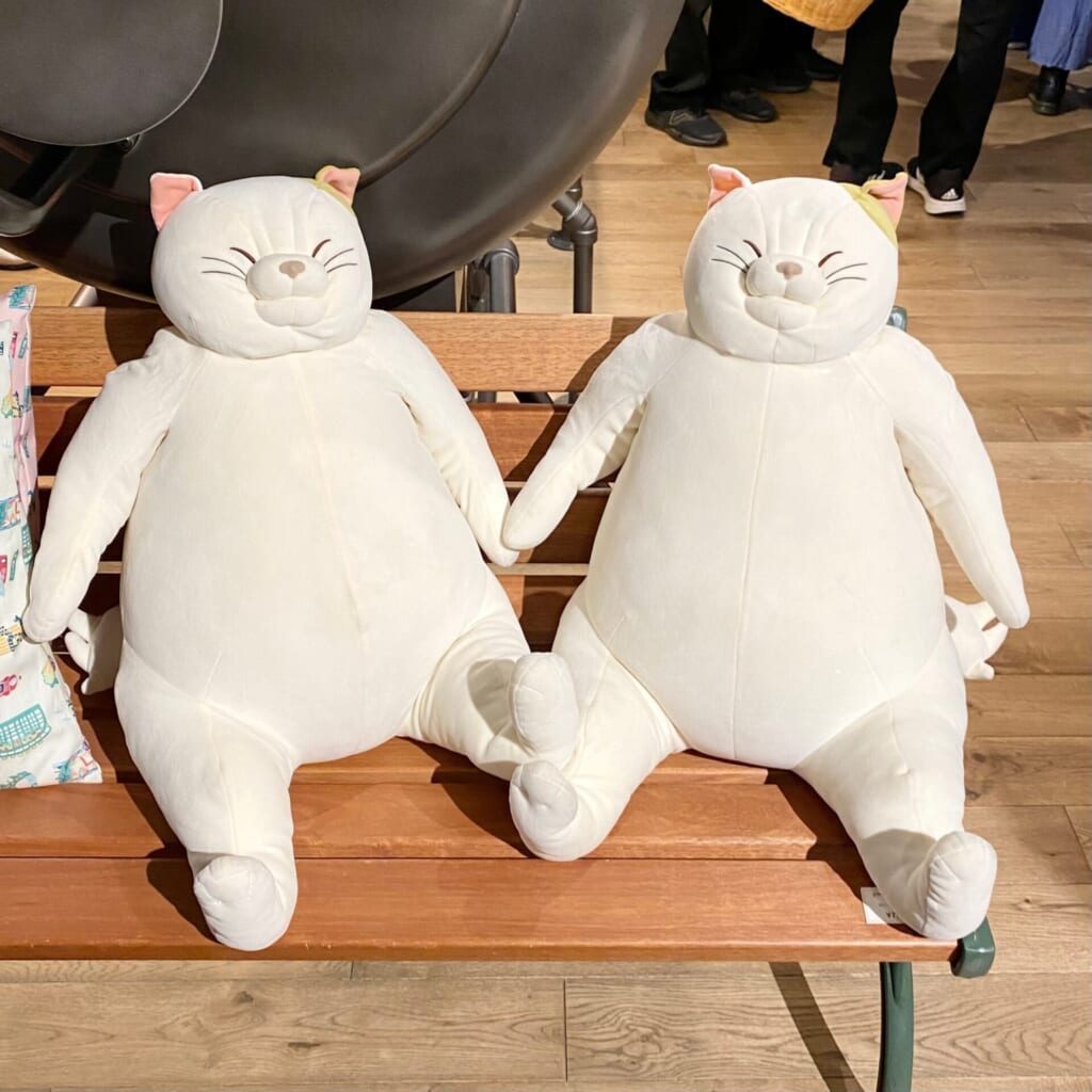 『ジブリパーク』「ジブリの大倉庫」冒険飛行団で買えるおすすめお土産:『耳をすませば』『猫の恩返し』ムタのぬいぐるみ