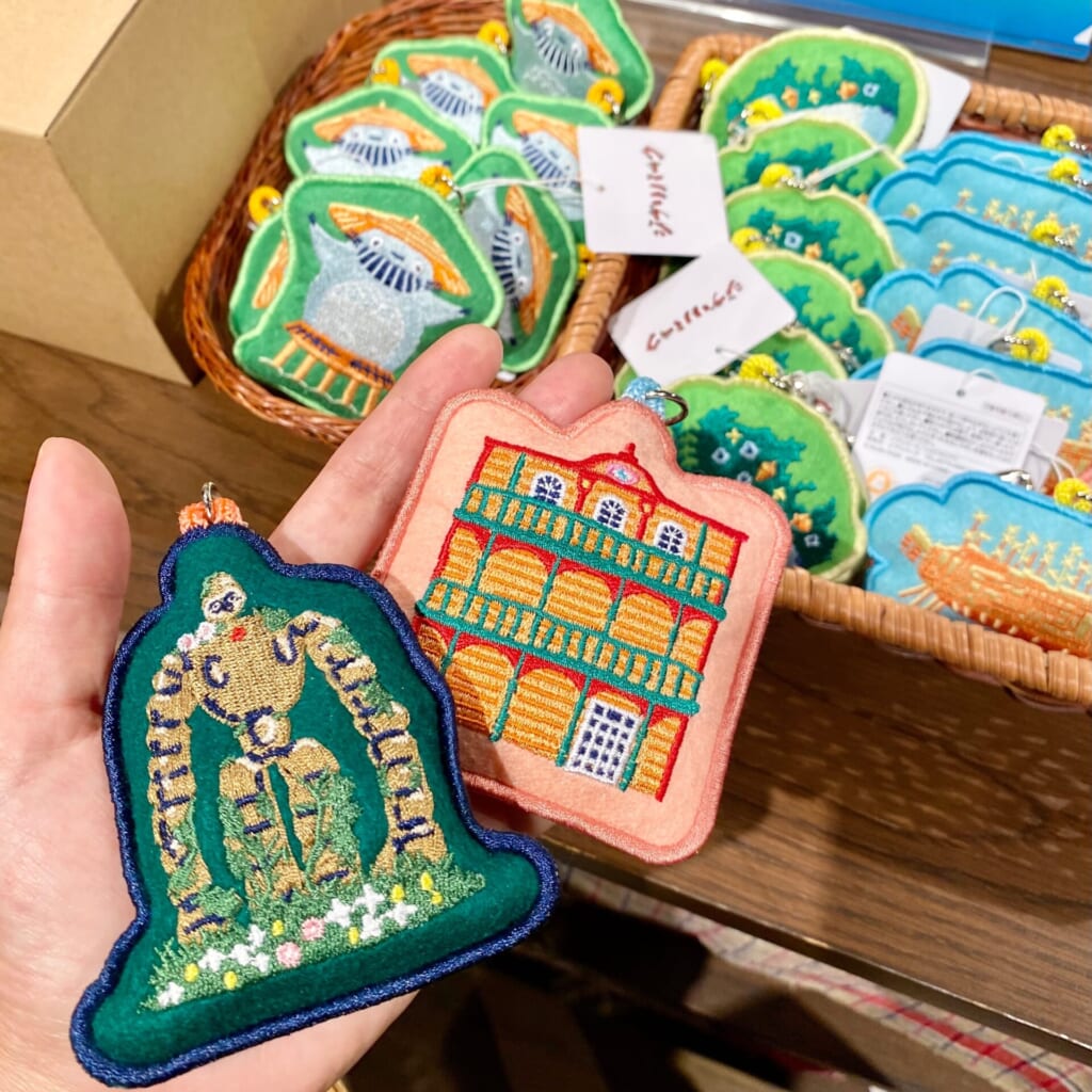 『ジブリパーク』「ジブリの大倉庫」冒険飛行団で買えるおすすめお土産:刺繍キーホルダー