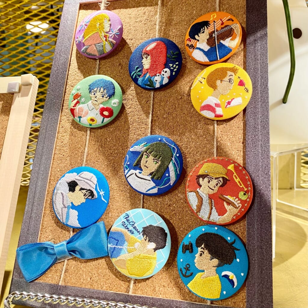 『ジブリパーク』「ジブリの大倉庫」冒険飛行団で買えるおすすめお土産:刺繍ブローチコレクション