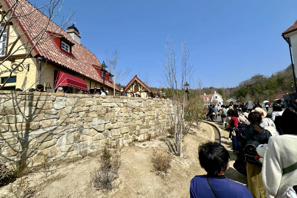 ジブリパーク「魔女の谷」の「グーチョキパン屋」の入店待ち時間はどれくらい?