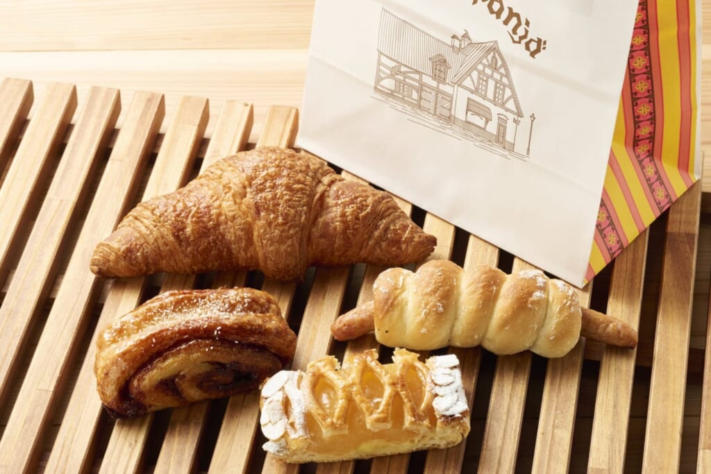 ジブリパーク「魔女の谷」内の「グーチョキパン屋」2025年夏季限定セットパン:きまぐれセット