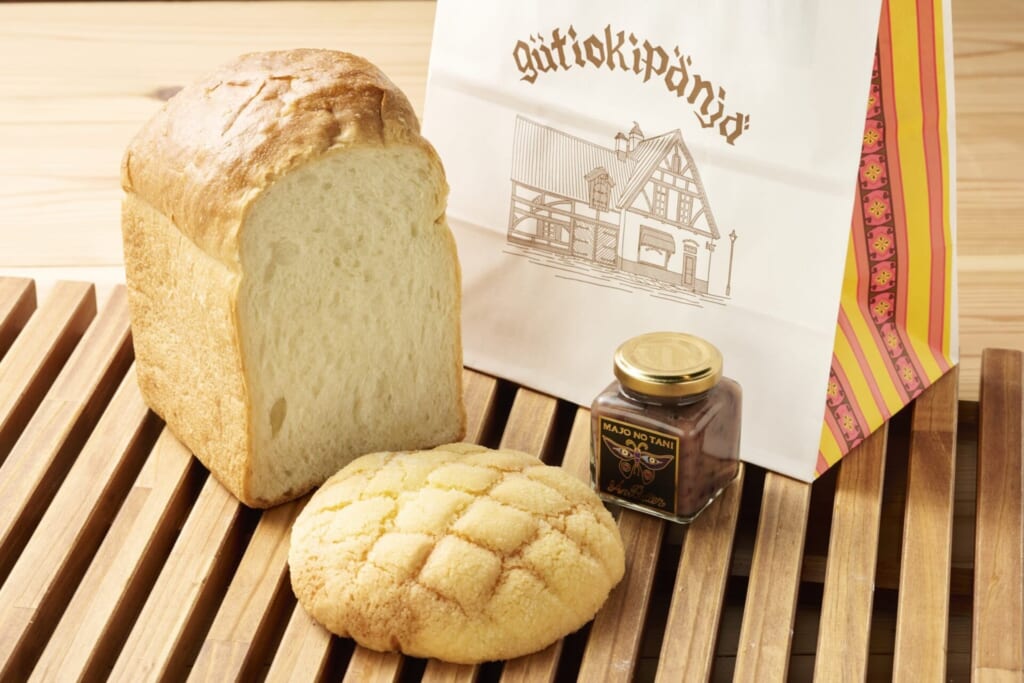 ジブリパーク「魔女の谷」内の「グーチョキパン屋」2025年夏季限定セットパン:おうちであんバターセット