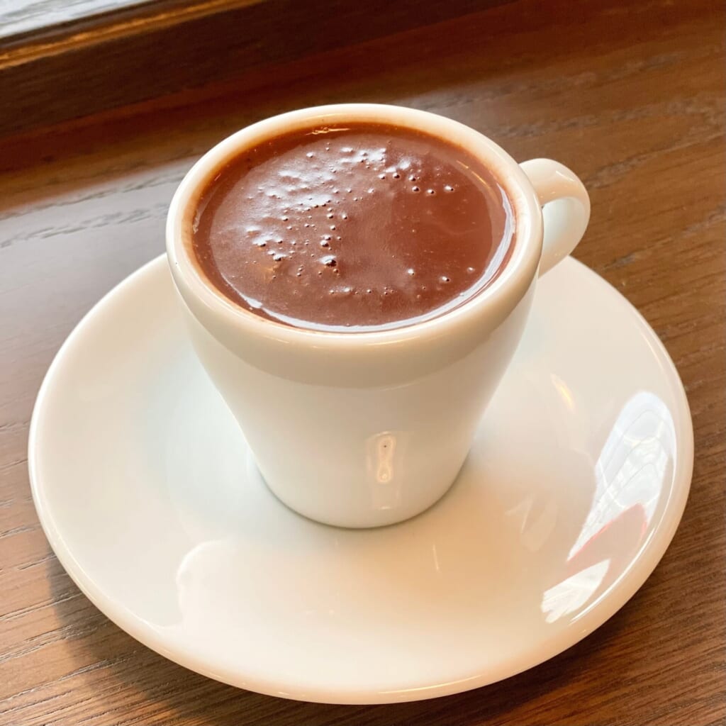 ジブリパーク・ジブリの大倉庫内「カフェ 大陸横断飛行」のメニュー