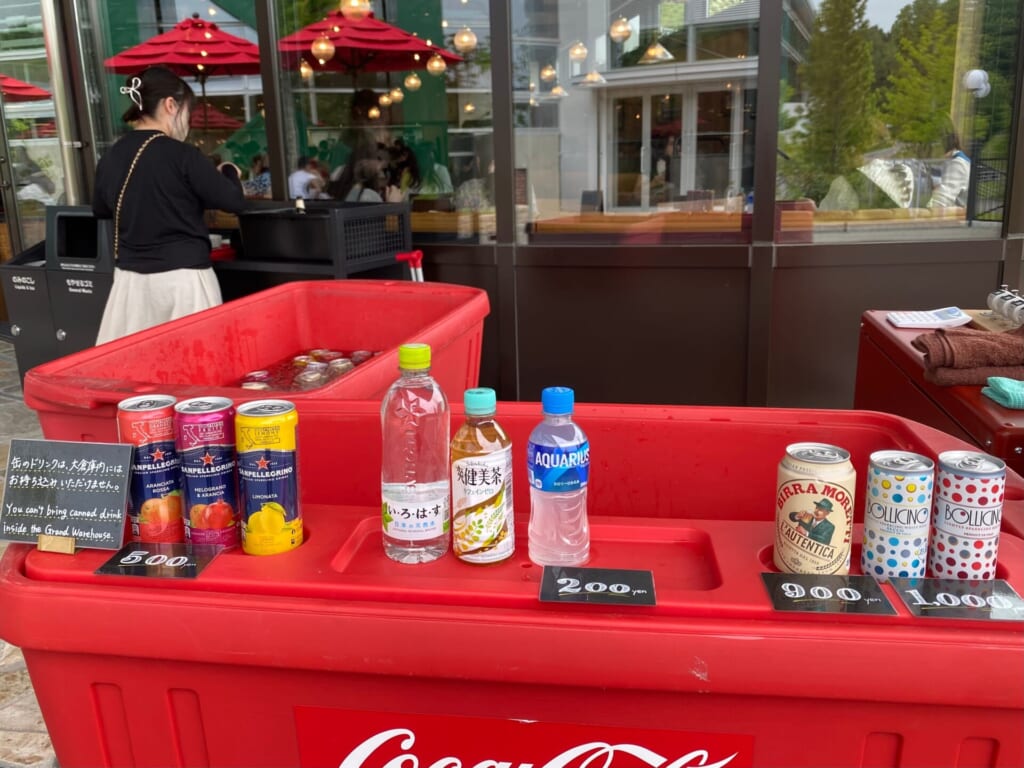 ジブリパーク・ジブリの大倉庫内「カフェ 大陸横断飛行」テラスで販売しているドリンクメニュー