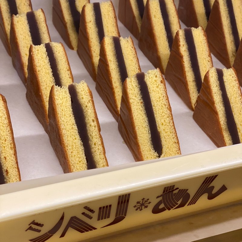 ジブリパーク・ジブリの大倉庫内「ミルクスタンド シベリ・あん」で食べられるあんこサンド、シベリア