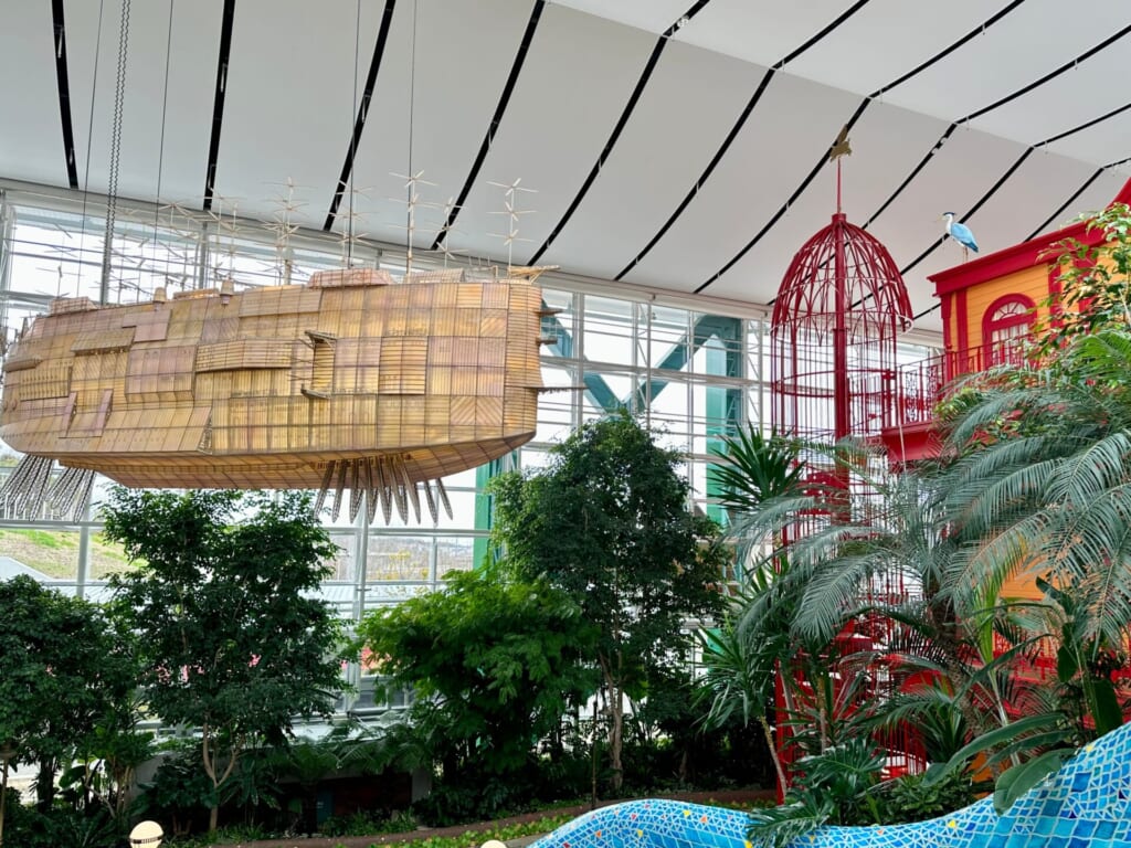 ジブリパーク「ジブリの大倉庫」に3月16日から展示される『君たちはどう生きるか』の青サギ