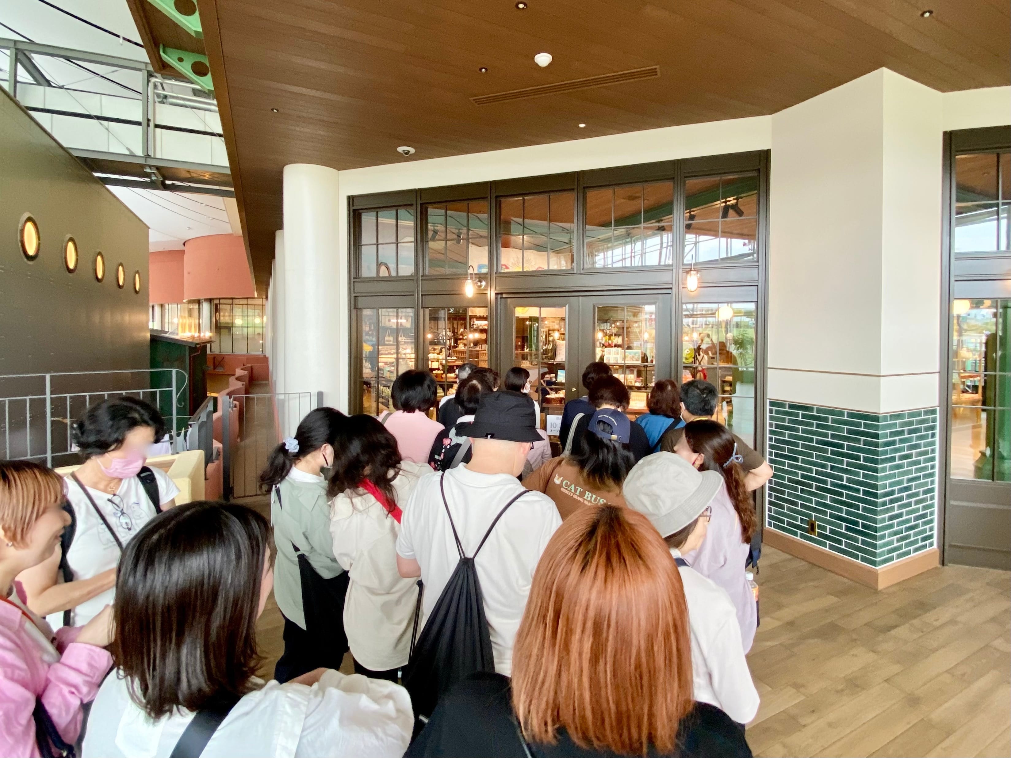 ジブリパーク「ジブリの大倉庫」内のお土産店・冒険飛行団