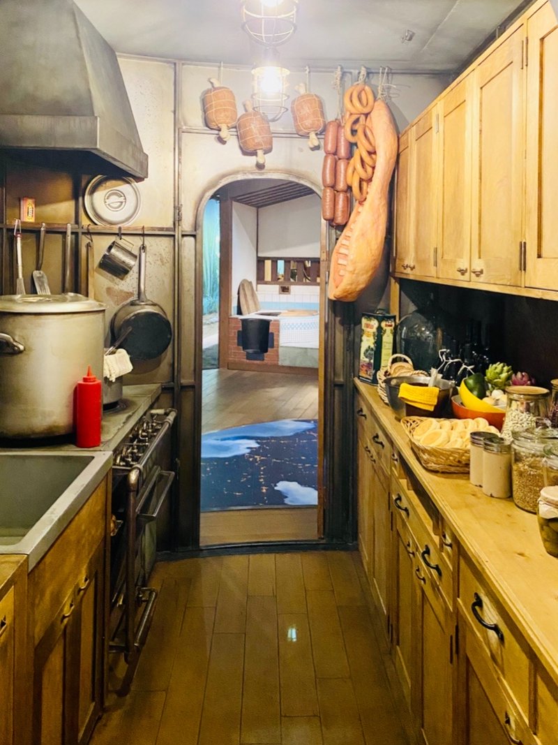 ジブリパーク・ジブリの大倉庫「食べるを描く。」増補改訂版ルーム