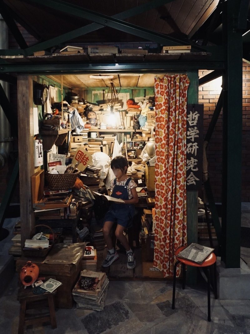 ジブリパーク・ジブリの大倉庫『コクリコ坂から』に登場する「カルチェラタン」の一角