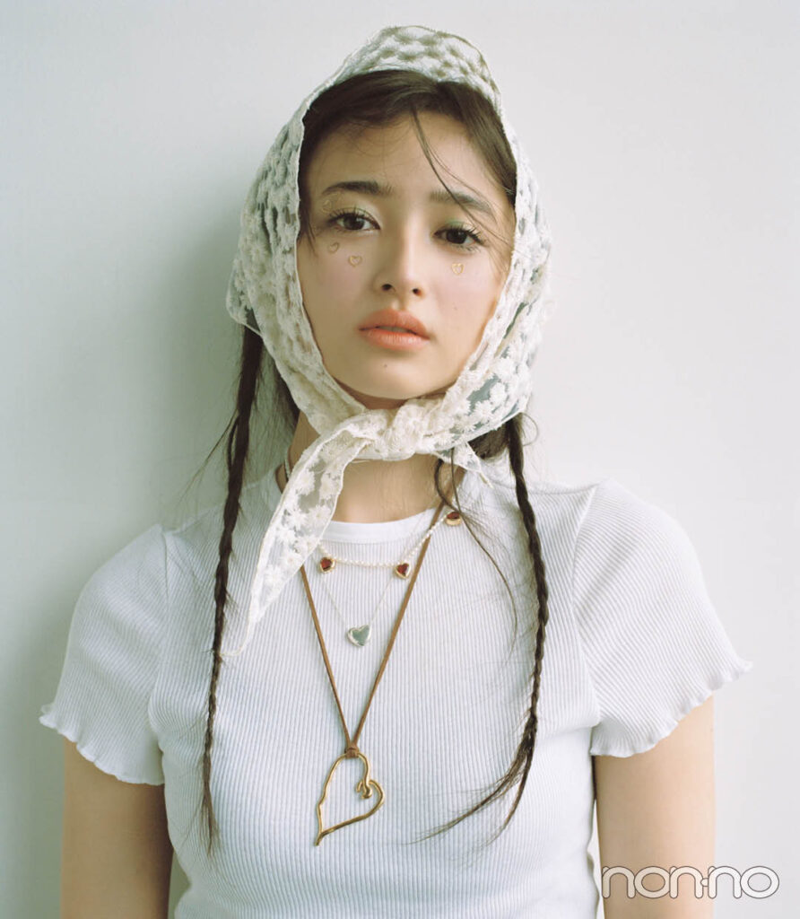 井上和の白Tに合うアクセサリーモデルカット