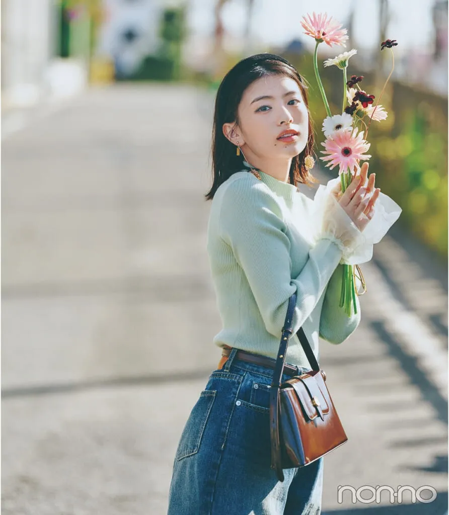 出口夏希の大学生の一週間コーデ、日曜日のデニムスタイル