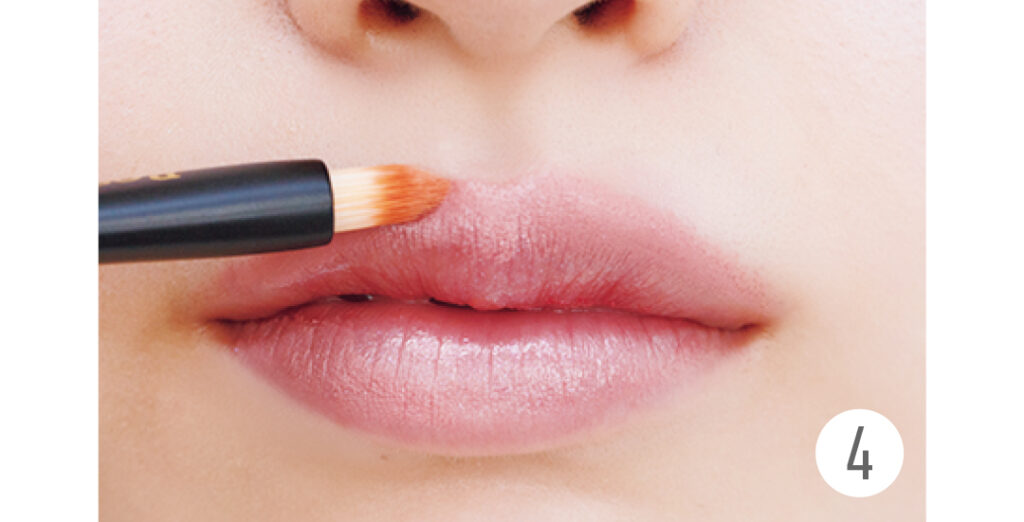 ナチュラルなボリュームの唇をつくるメイクプロセス4