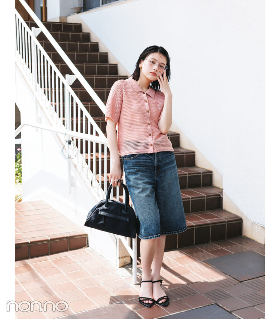 ブルーのハーフデニムの夏コーデ