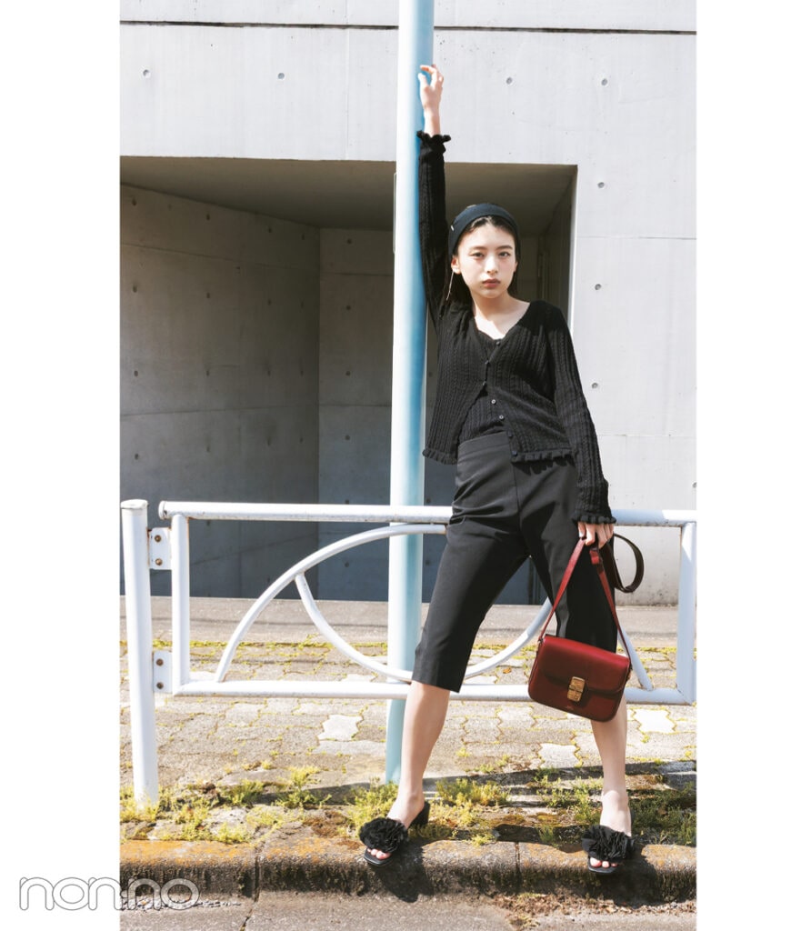 出口夏希のひざ丈パンツコーデ　カプリパンツ1