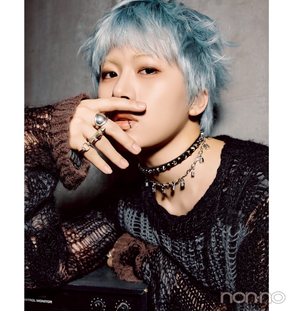 青髪でぼろぼろパンクニットを着こなす木全翔也（JO1）秋の#きまるっく