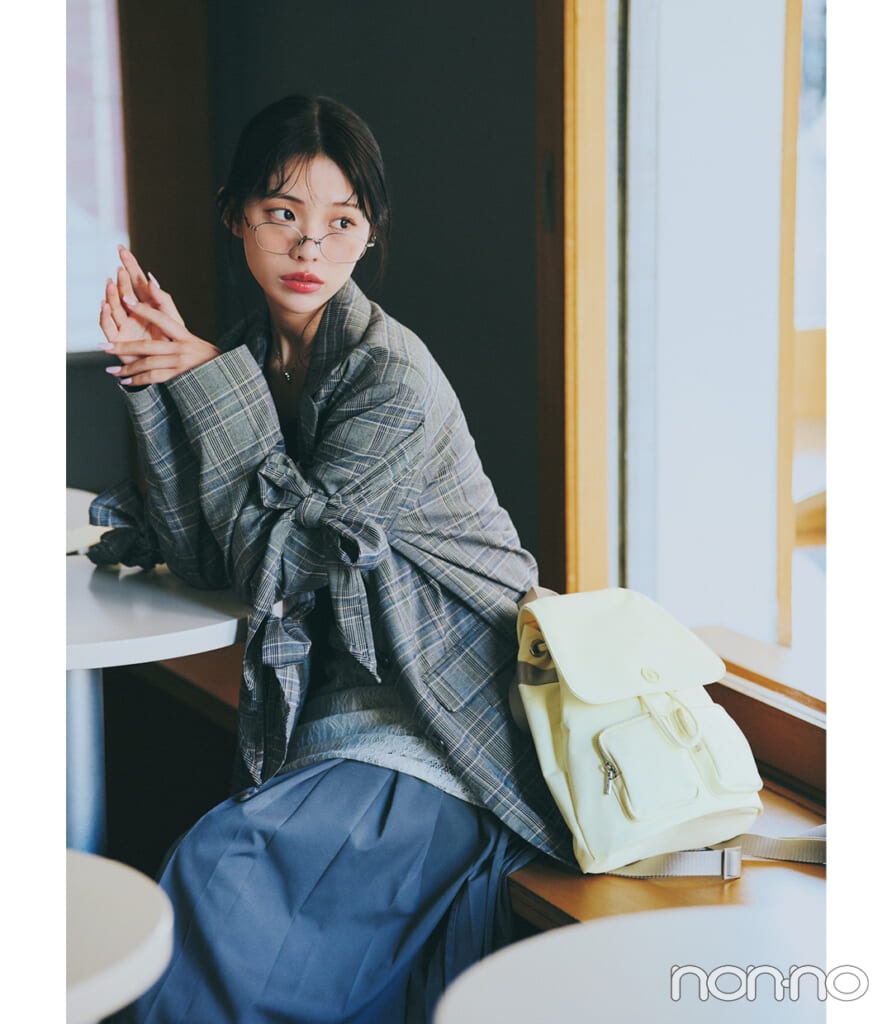 HANA SHOWROOMのミニリュックと菊地姫奈2