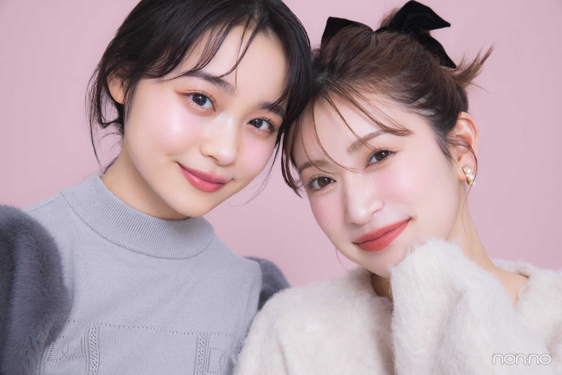 林芽亜里と吉田朱里さんが額を寄せるツーショット