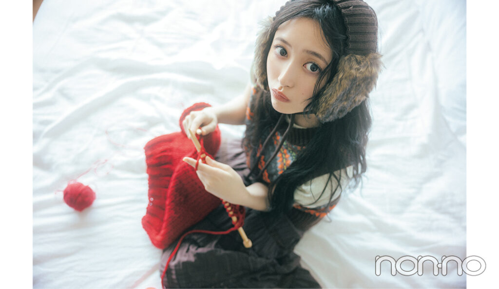 編み物中の乃木坂46井上和3