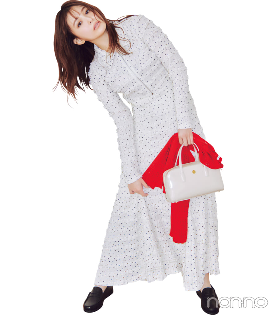 ドット柄アイテムを着た久間田琳加13
