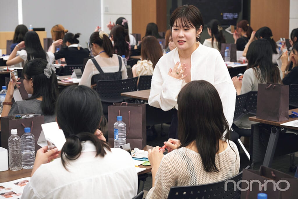 PRの玉川さんや編集部のスタッフが会場を回って参加者をサポート