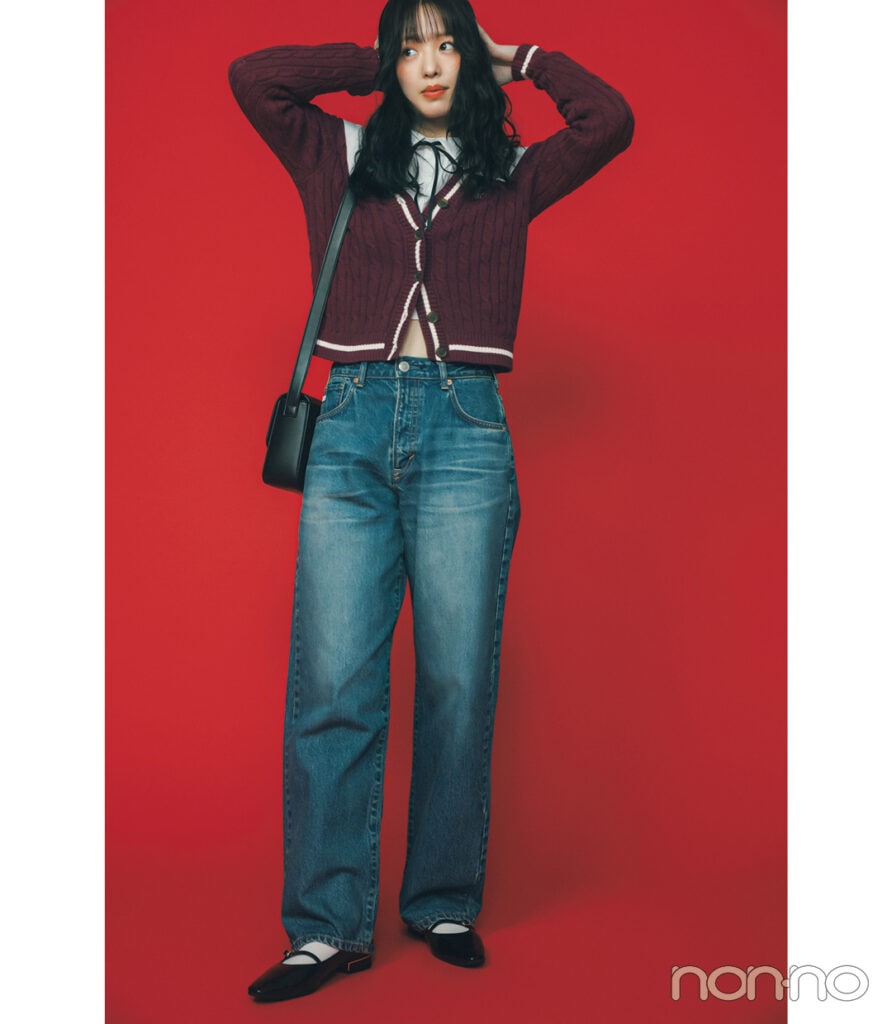 SOMETHINGのエルサヴィンテージストレートをはいた横田真悠