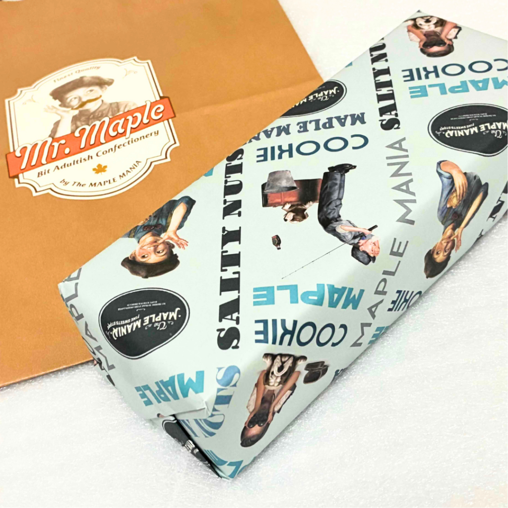 ザ・メープルマニアのクッキーの箱と紙袋