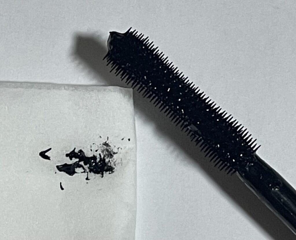 デジャヴュ『塗るつけまつげ 美フォルムタイプ グロウブラック』の色味