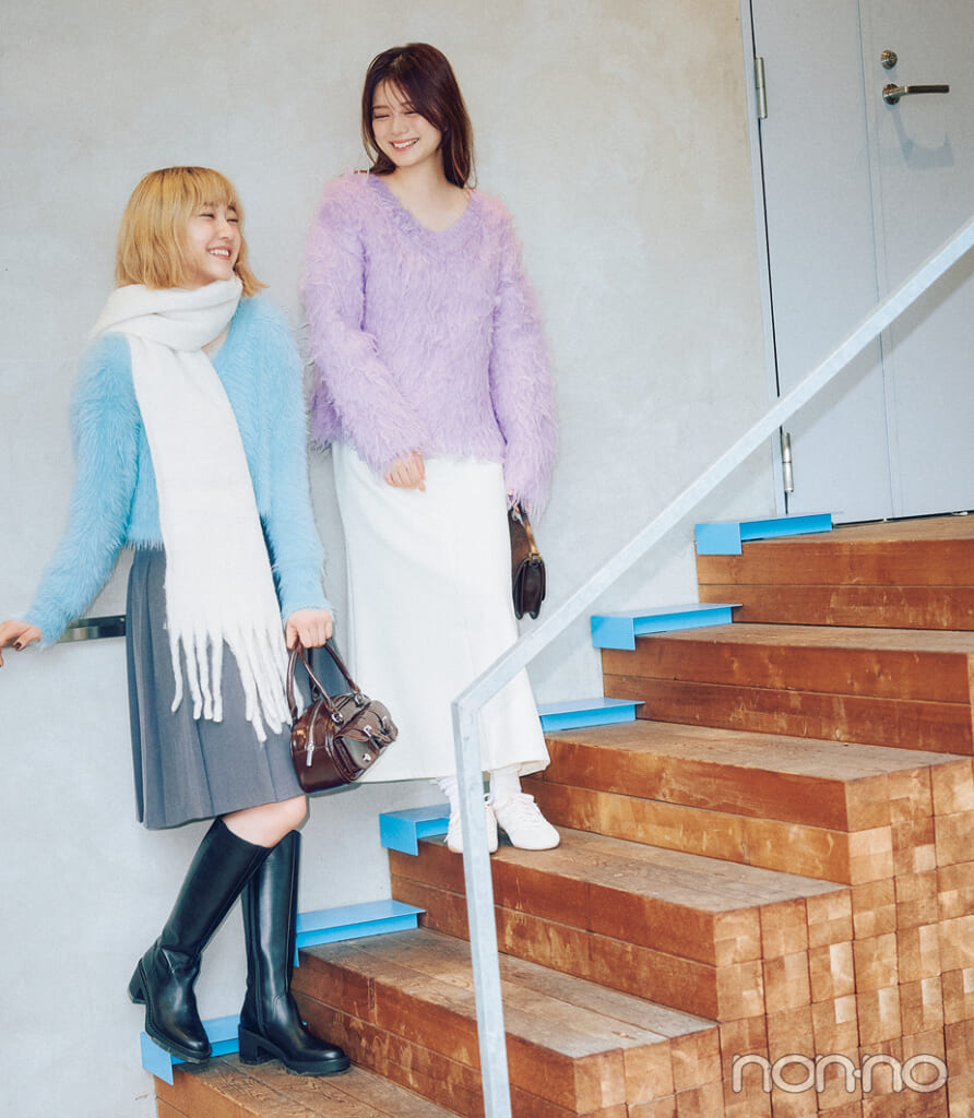 紺野彩夏と小宮山莉渚のみんなでいても埋もれないネオンミルキーカラーニット