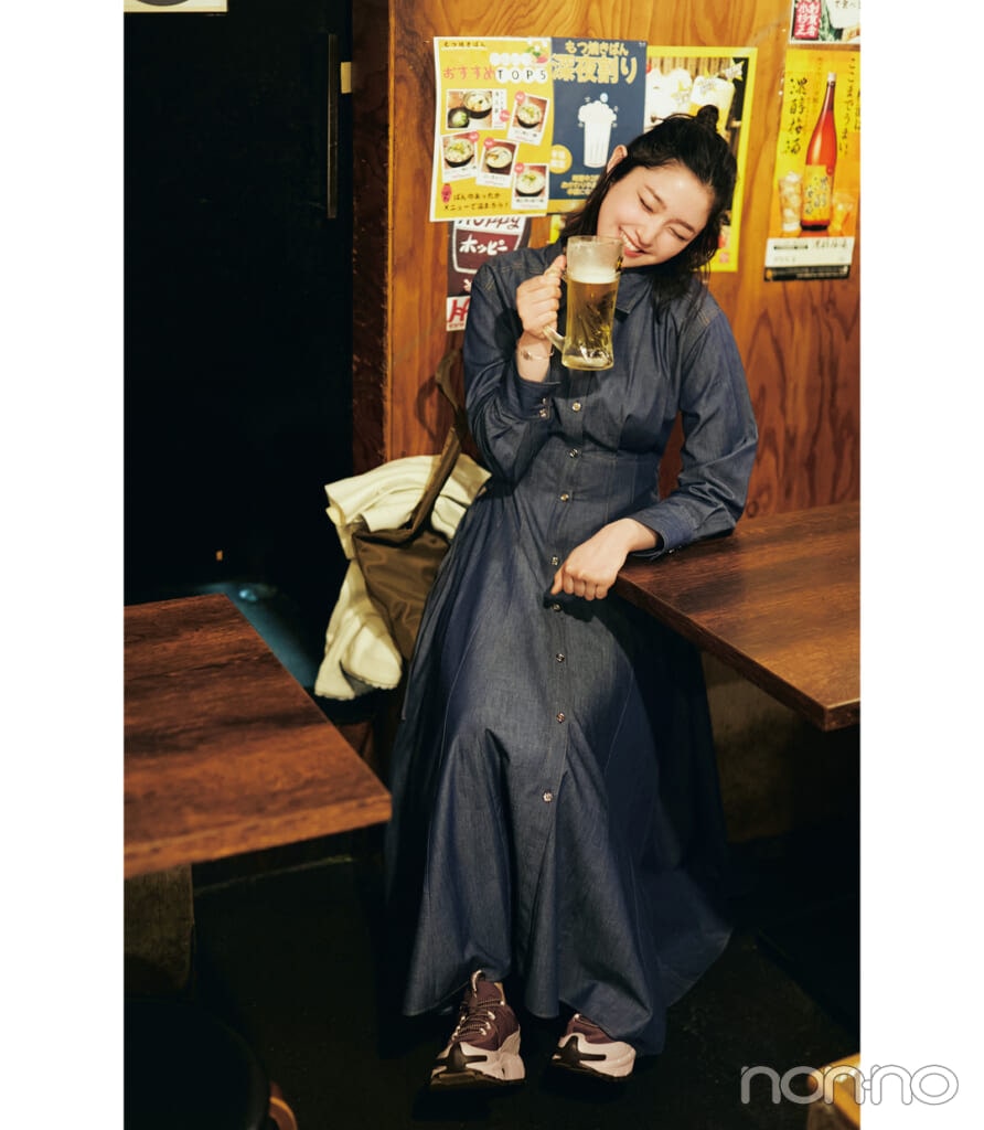 小宮山莉渚のサークル飲みの日のデニムワンピコーデ4