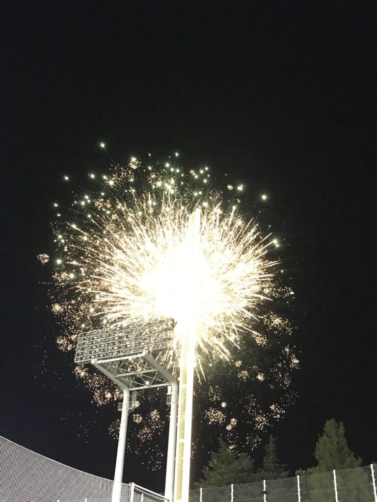 2023年7月23日の神宮花火ナイターの写真