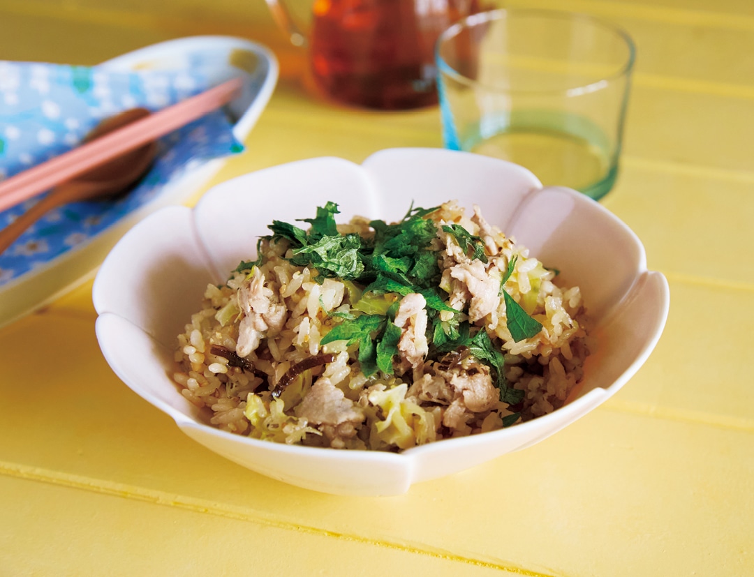 長谷川あかりさんの炊飯器レシピ【豚と塩昆布とキャベツの炊き込みごはん】