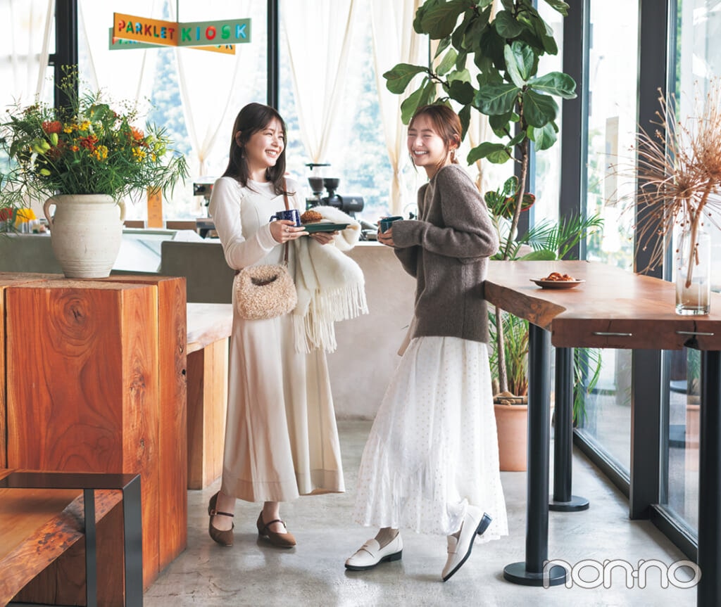 久間田琳加と加藤栞のベイカリーカフェに行く時のコーデ