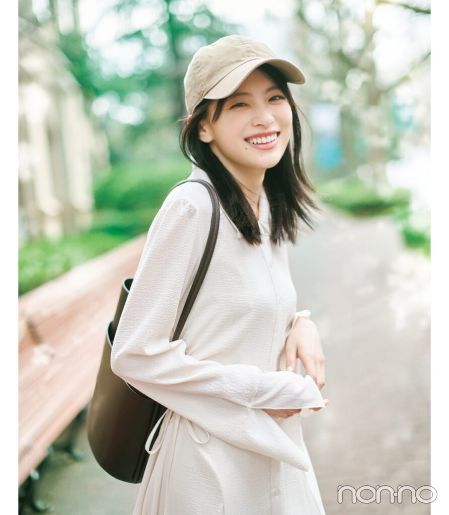 出口夏希の大学生の春コーデ「とろみベージュワンピ」