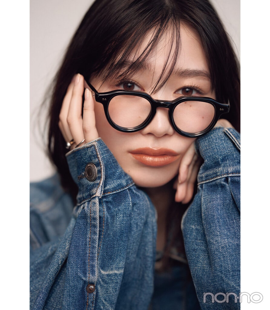ベルベット フィット リップスティック 01を付けた岡本夏美