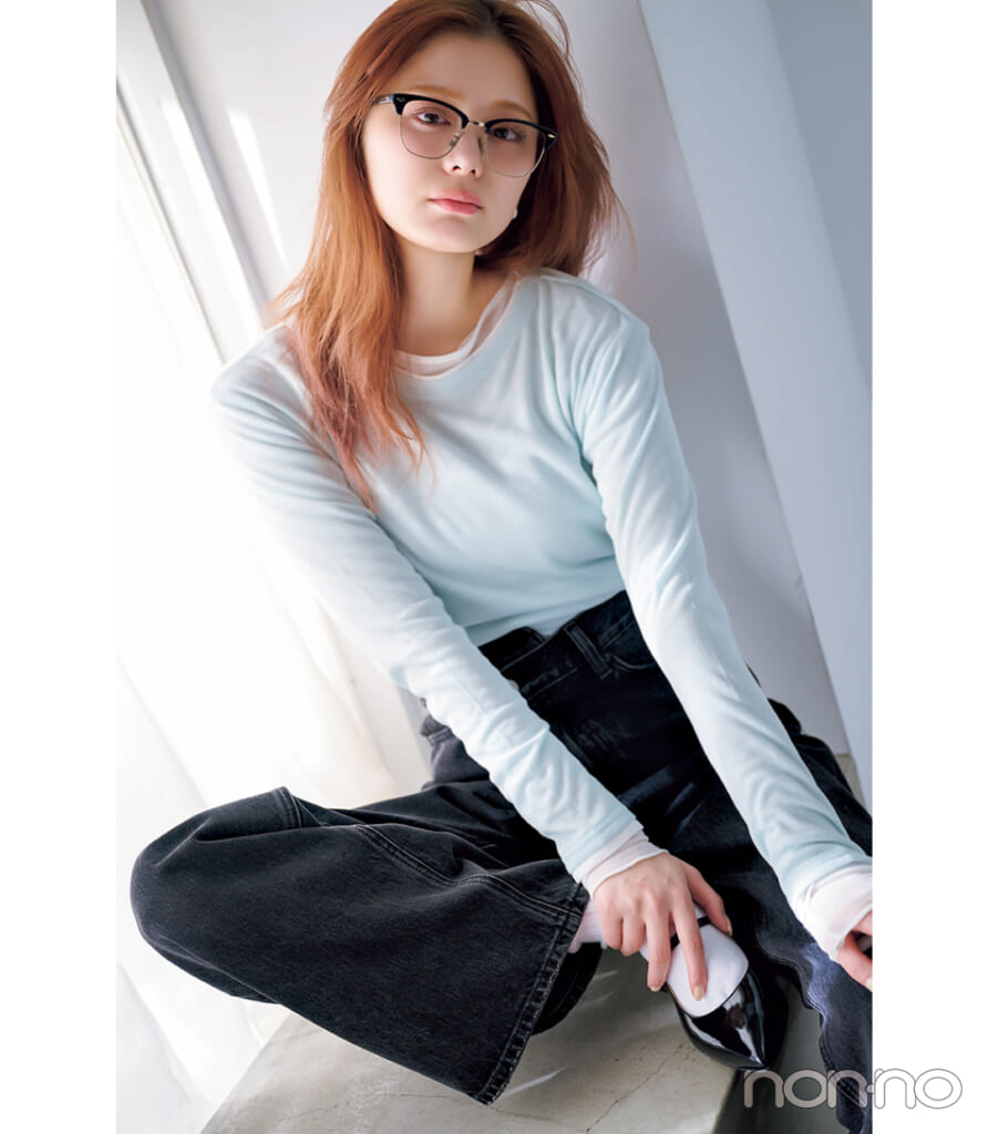 MOUSSY
CROSS WAIST WIDE STRAIGHTをはいた紺野彩夏のデニムコーデ