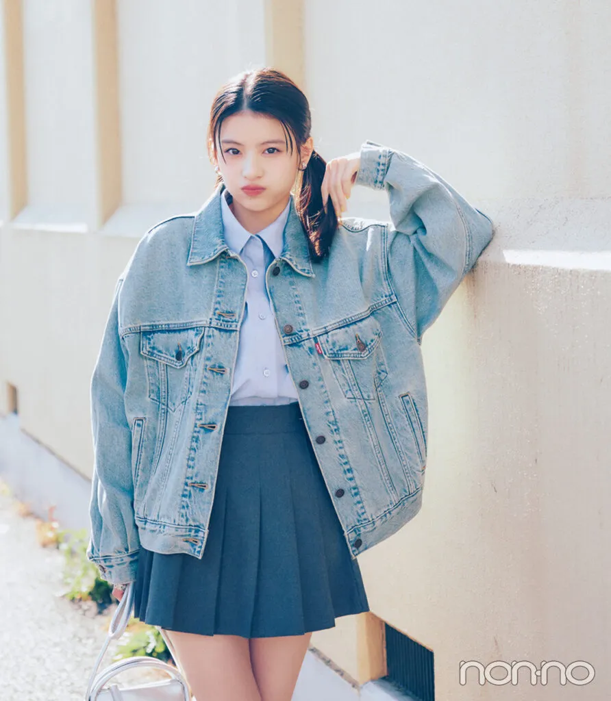 出口夏希の大学生の一週間コーデ、金曜日のデニムジャケットスタイル