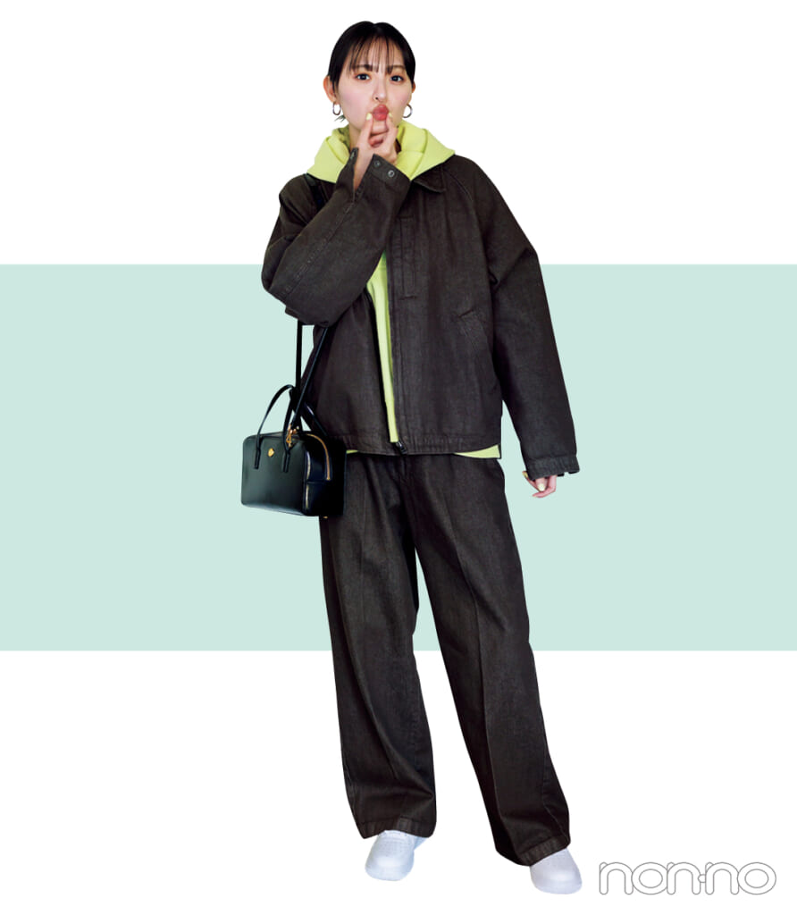 メンズみセットアップを着た遠藤さくら