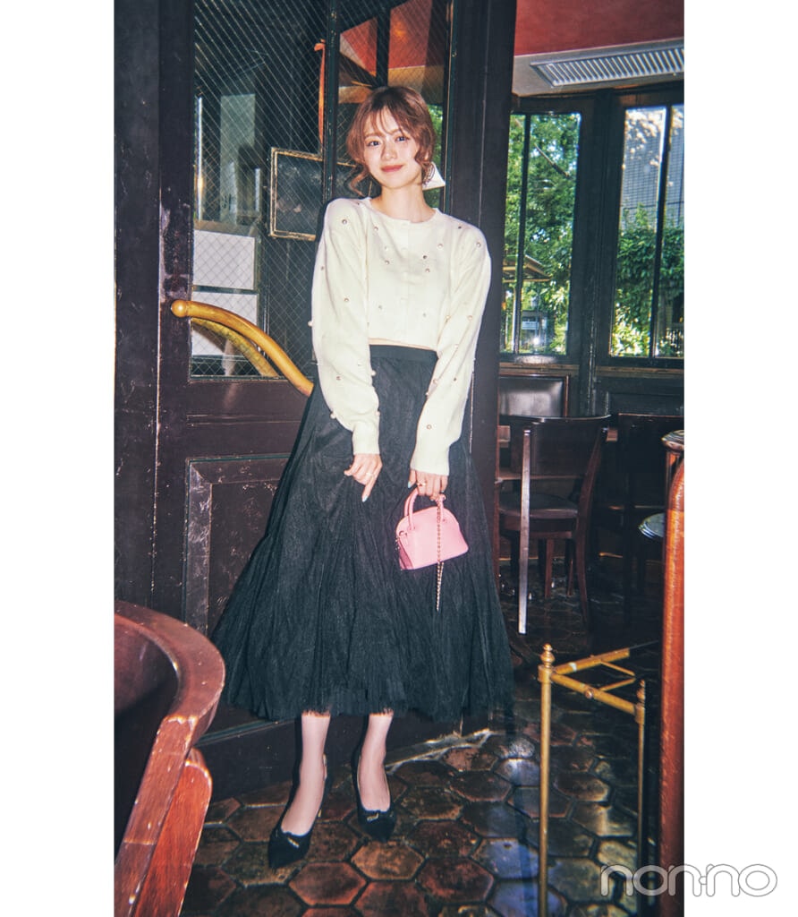 GRLのカーディガンを着る紺野彩夏